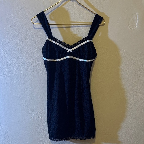 Elegant Black Lace Dress - Picture 1 of 3